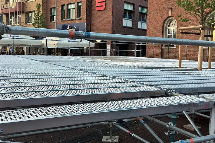 Gerüstbau, Bühnen von Sassenberg + Pesch in Pulheim, Köln
