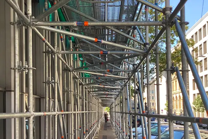 Gerüstbau, Modul-Raumgerüste von Sassenberg + Pesch in Pulheim, Köln